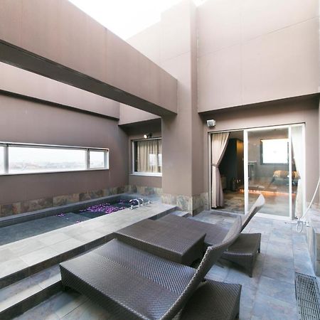 Hotel Lotus Toyonaka (Adults Only) Екстериор снимка