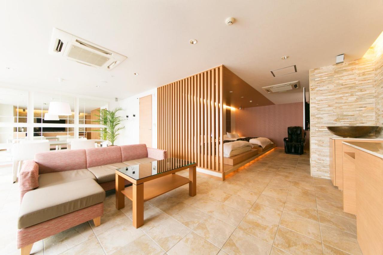 Hotel Lotus Toyonaka (Adults Only) Екстериор снимка
