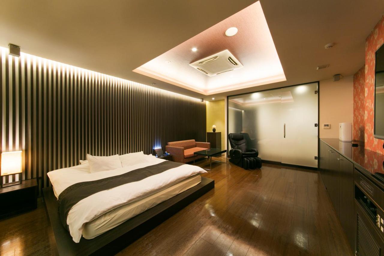 Hotel Lotus Toyonaka (Adults Only) Екстериор снимка