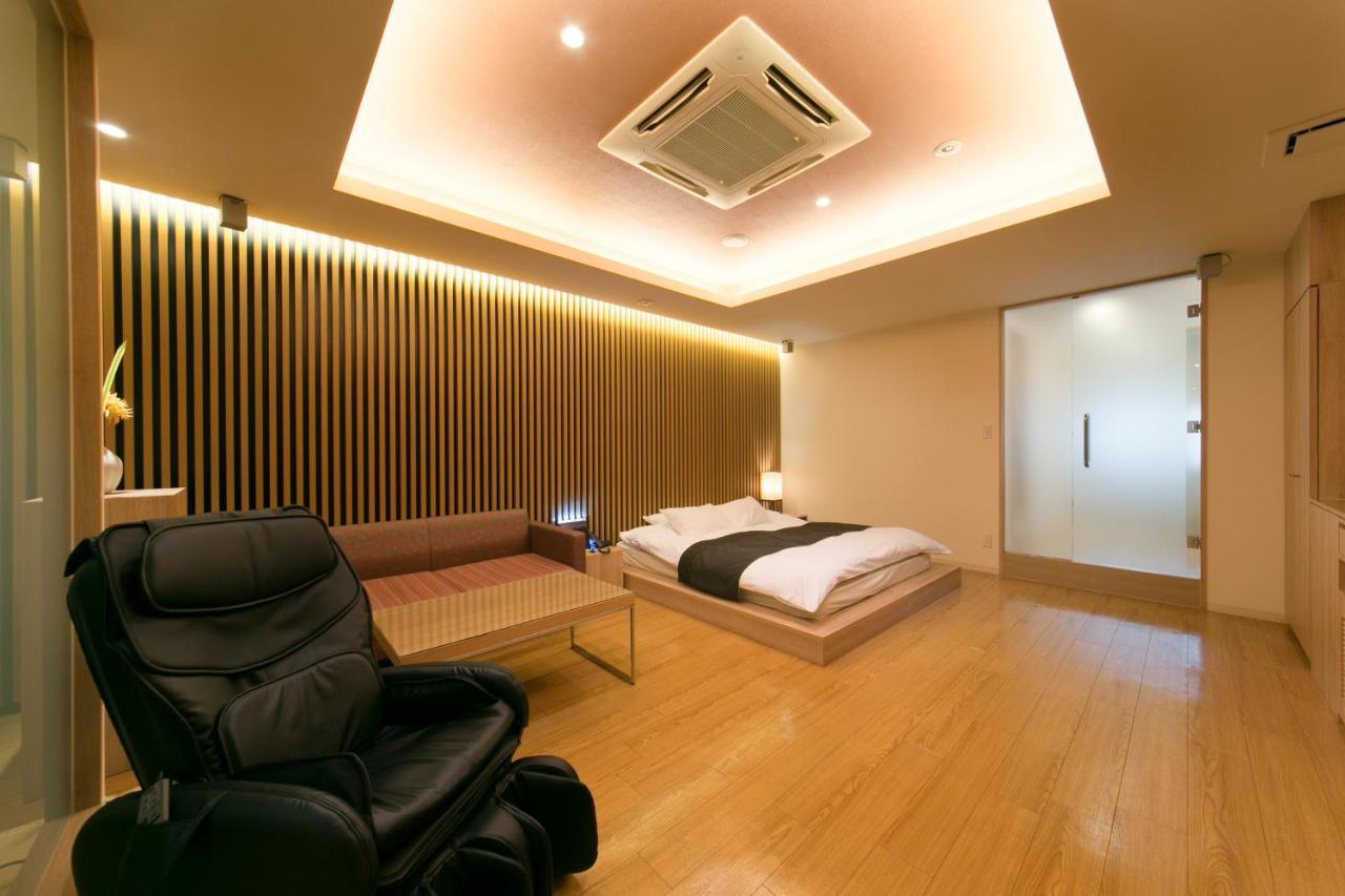 Hotel Lotus Toyonaka (Adults Only) Екстериор снимка