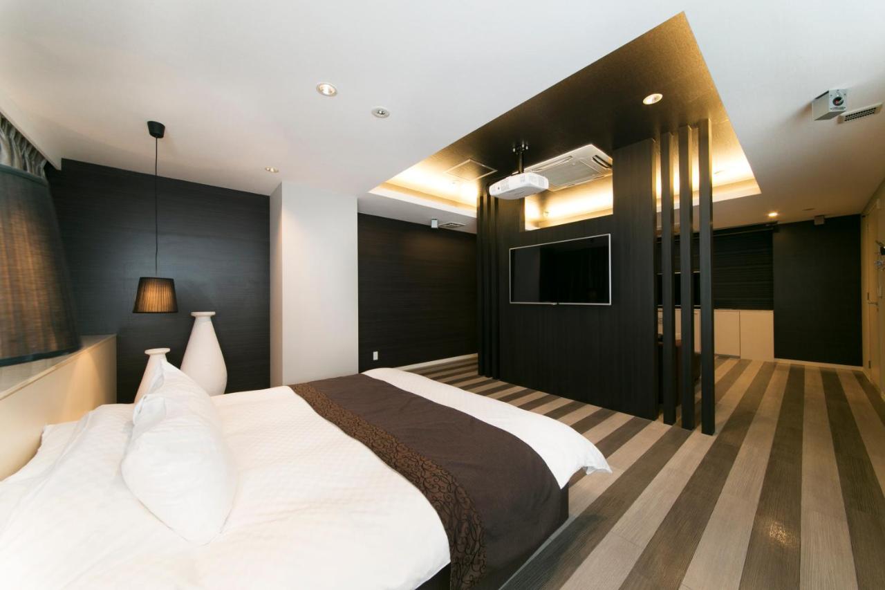 Hotel Lotus Toyonaka (Adults Only) Екстериор снимка