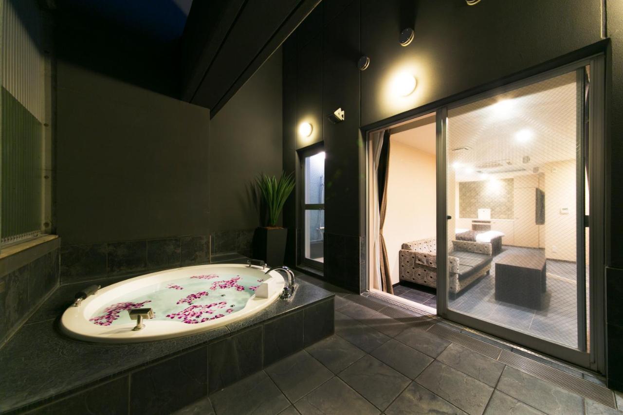 Hotel Lotus Toyonaka (Adults Only) Екстериор снимка